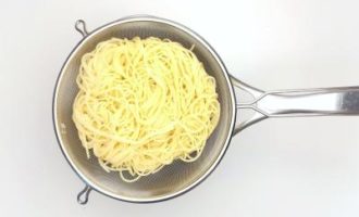 отвариваем спагетти